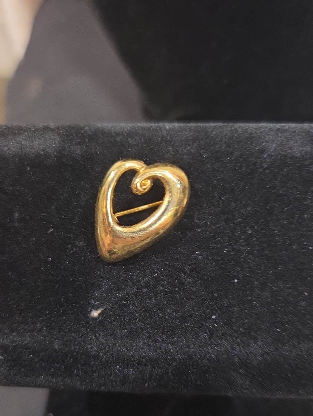 VINTAGE MONET OPEN HEART BROOCH